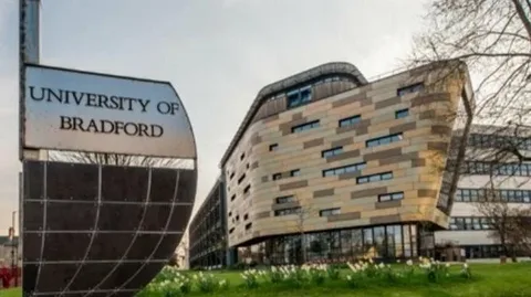 BRADFORD UNIVERSITY IS GIVING OUT SCHOLARSHIP TO ELIGIBLE STUDENTS